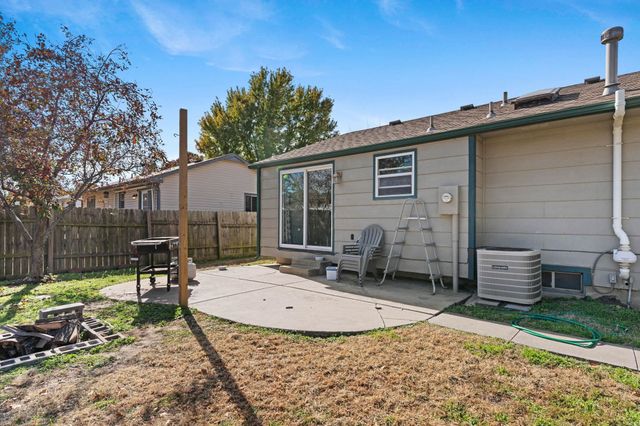 142 Champion St, Haysville, KS 67060