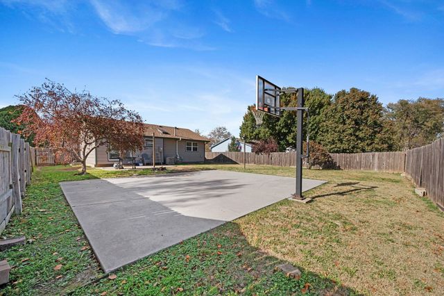 142 Champion St, Haysville, KS 67060