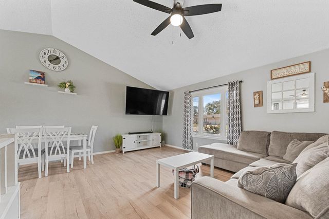 142 Champion St, Haysville, KS 67060