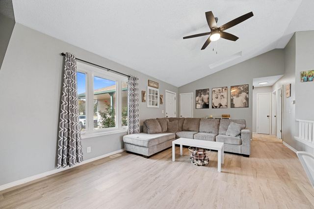 142 Champion St, Haysville, KS 67060