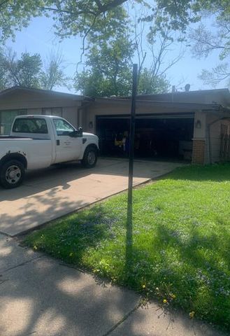 224 N Pleasant Drive, Glenwood, IL 60425