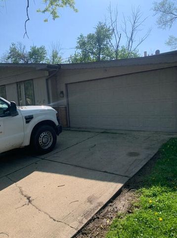 224 N Pleasant Drive, Glenwood, IL 60425