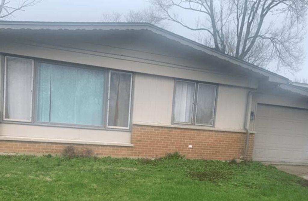 224 N Pleasant Drive, Glenwood, IL 60425