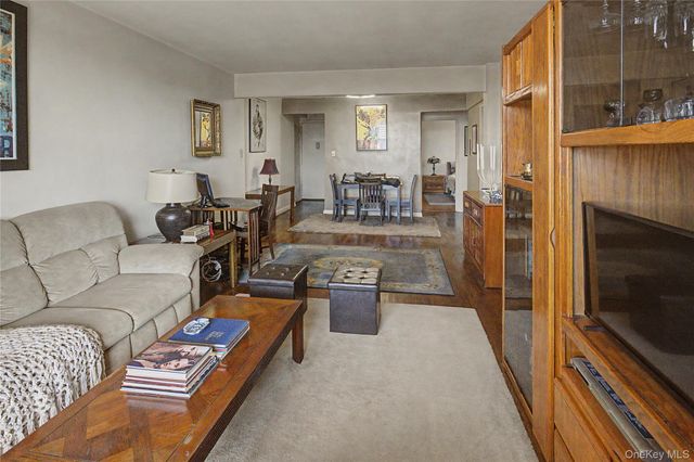 139-15 83rd Ave Ave 703, Briarwood, NY 11435