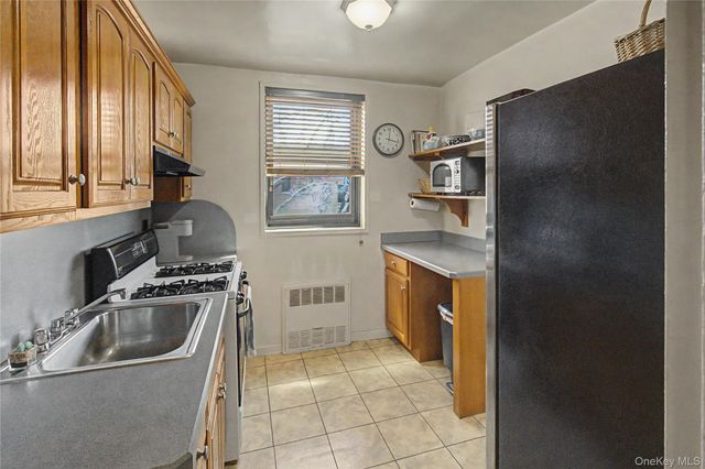 139-15 83rd Ave Ave 703, Briarwood, NY 11435