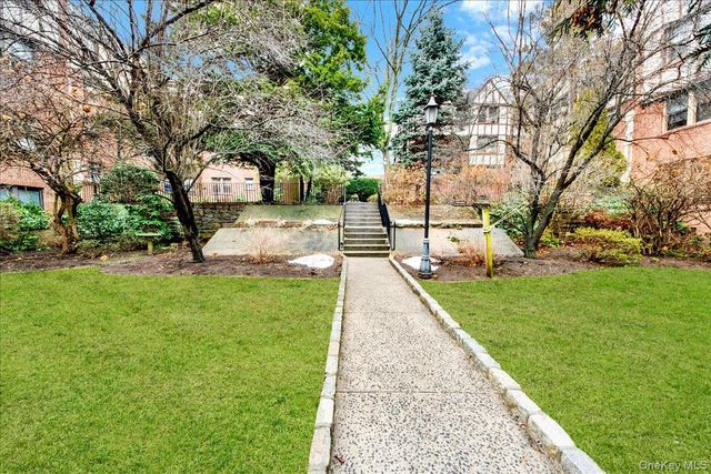 7 Greenridge Avenue B8, White Plains, NY 10605
