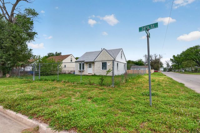 1926 E 24th St N, Wichita, KS 67219