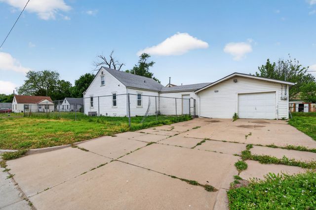 1926 E 24th St N, Wichita, KS 67219