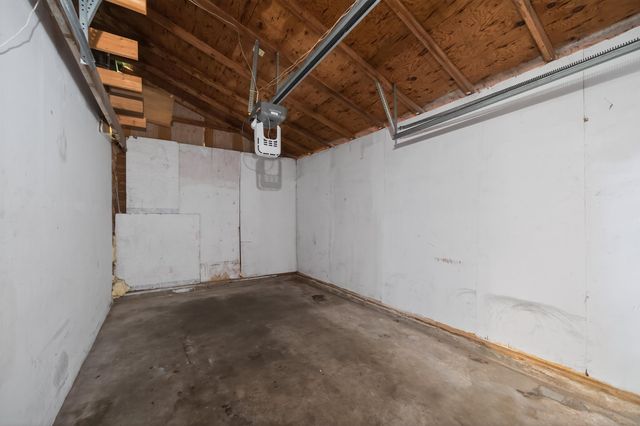 1926 E 24th St N, Wichita, KS 67219