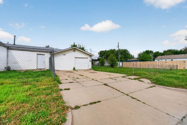 1926 E 24th St N, Wichita, KS 67219