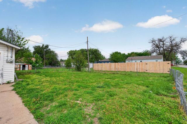 1926 E 24th St N, Wichita, KS 67219