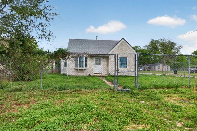 1926 E 24th St N, Wichita, KS 67219