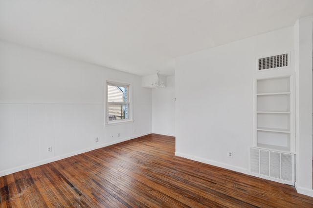 1926 E 24th St N, Wichita, KS 67219