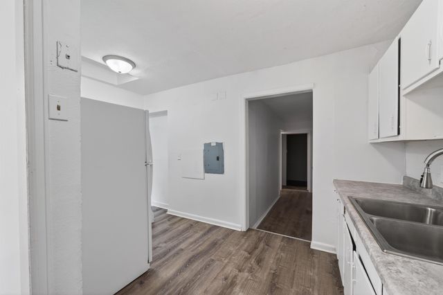 1926 E 24th St N, Wichita, KS 67219