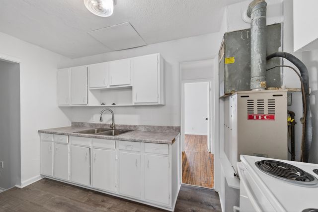 1926 E 24th St N, Wichita, KS 67219