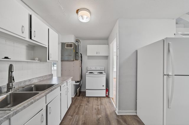 1926 E 24th St N, Wichita, KS 67219