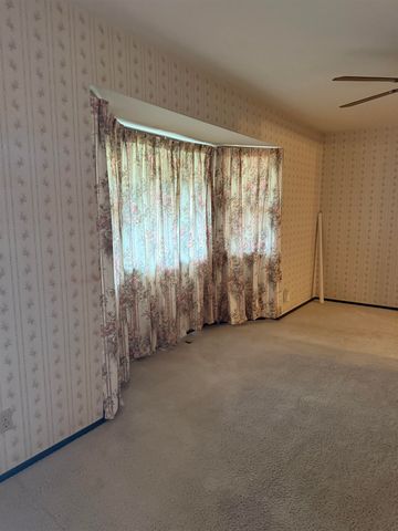 1452 N Melrose Lane, Wichita, KS 67212