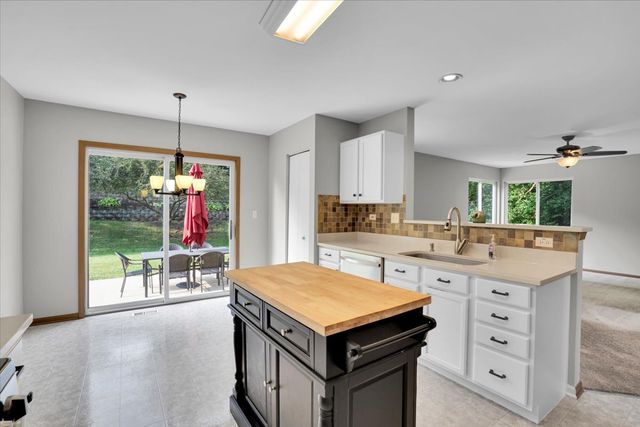 542 Waterford Lane, South Elgin, IL 60177