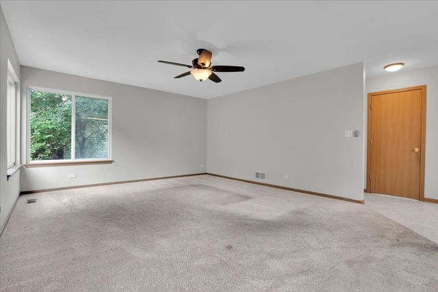 542 Waterford Lane, South Elgin, IL 60177