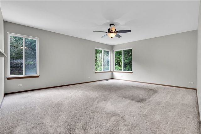 542 Waterford Lane, South Elgin, IL 60177