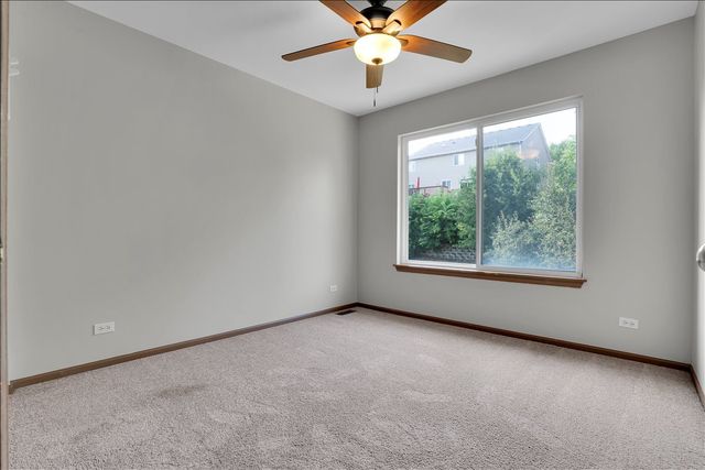 542 Waterford Lane, South Elgin, IL 60177