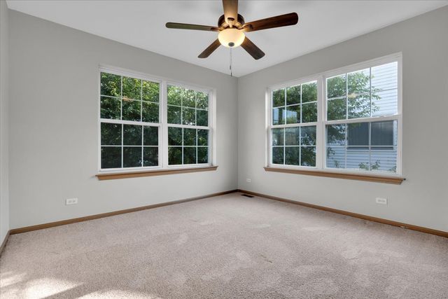 542 Waterford Lane, South Elgin, IL 60177