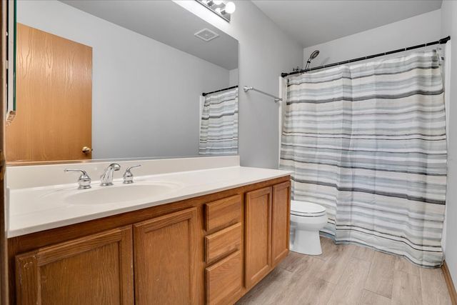 542 Waterford Lane, South Elgin, IL 60177