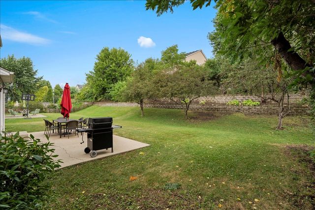 542 Waterford Lane, South Elgin, IL 60177