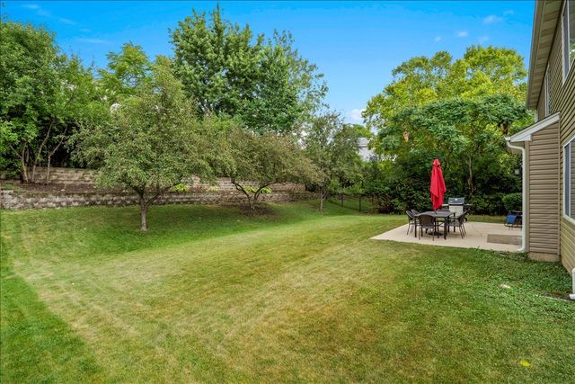 542 Waterford Lane, South Elgin, IL 60177