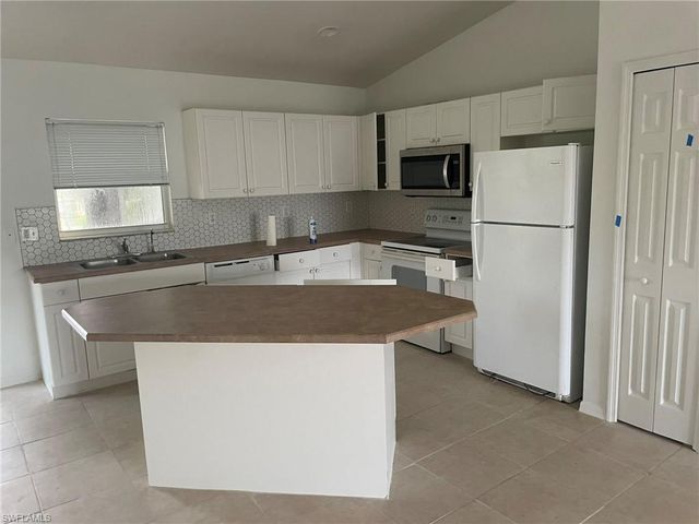 2023 NW 6th ST, Cape Coral, FL 33993