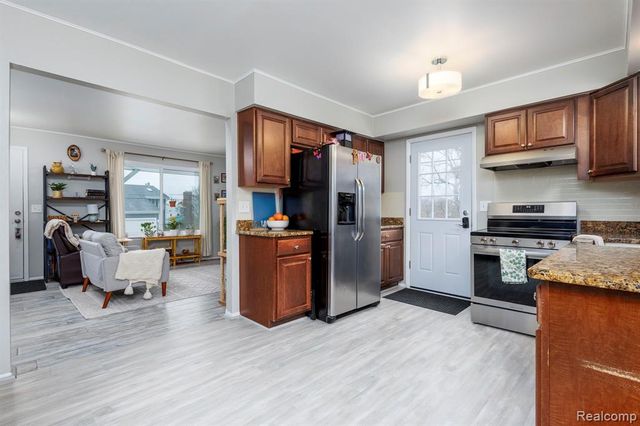 5171 Durnham Drive, Waterford, MI 48327