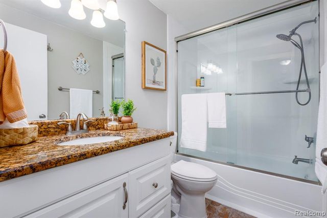 5171 Durnham Drive, Waterford, MI 48327