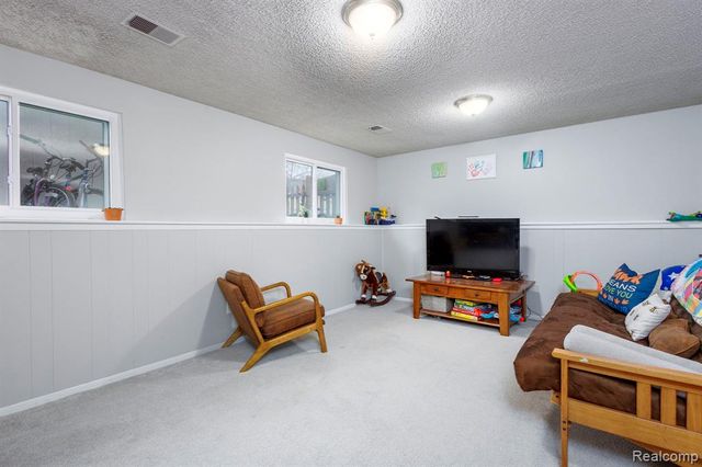 5171 Durnham Drive, Waterford, MI 48327