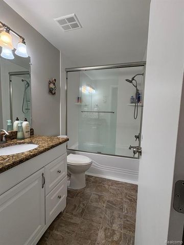 5171 Durnham Drive, Waterford, MI 48327