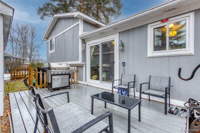 5171 Durnham Drive, Waterford, MI 48327