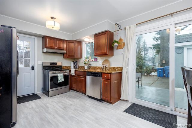 5171 Durnham Drive, Waterford, MI 48327