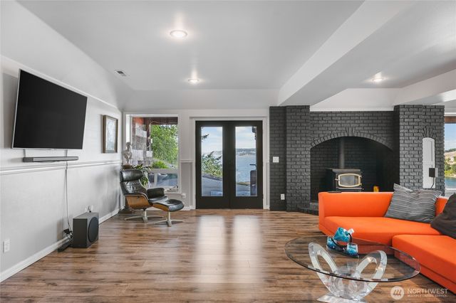 2781 Chambers Point Court, Steilacoom, WA 98388