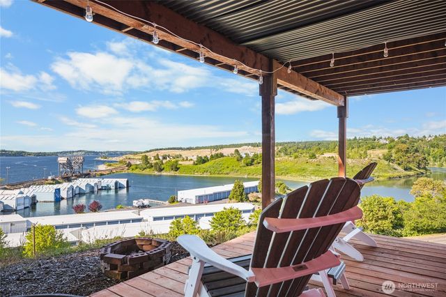 2781 Chambers Point Court, Steilacoom, WA 98388