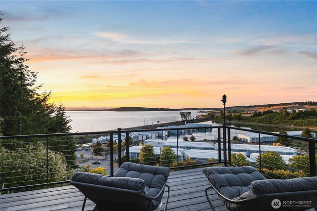 2781 Chambers Point Court, Steilacoom, WA 98388