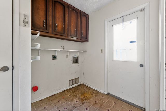 6615 Lake Cliff, San Antonio, TX 78244