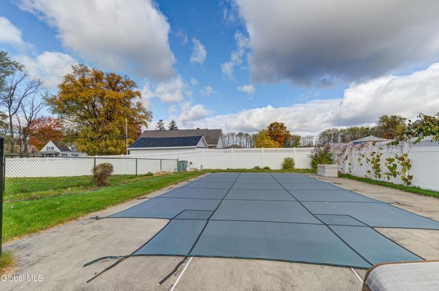 32 Wedgewood Avenue, Rotterdam, NY 12303