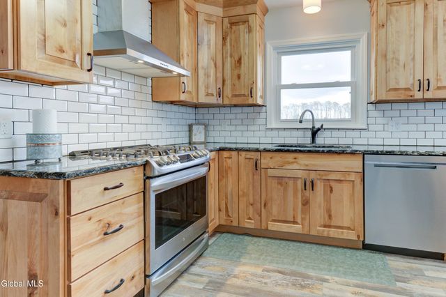 32 Wedgewood Avenue, Rotterdam, NY 12303