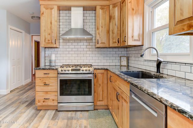 32 Wedgewood Avenue, Rotterdam, NY 12303