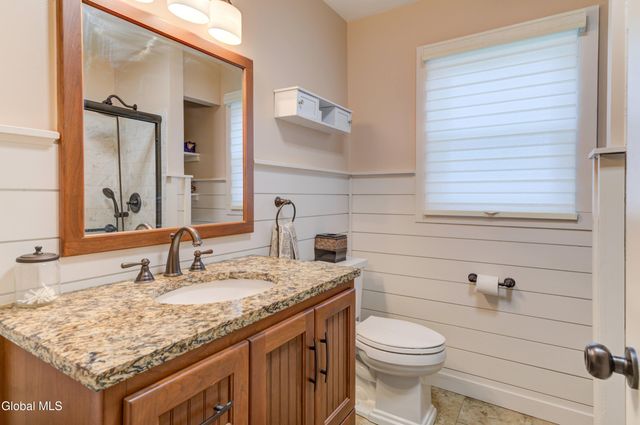 32 Wedgewood Avenue, Rotterdam, NY 12303