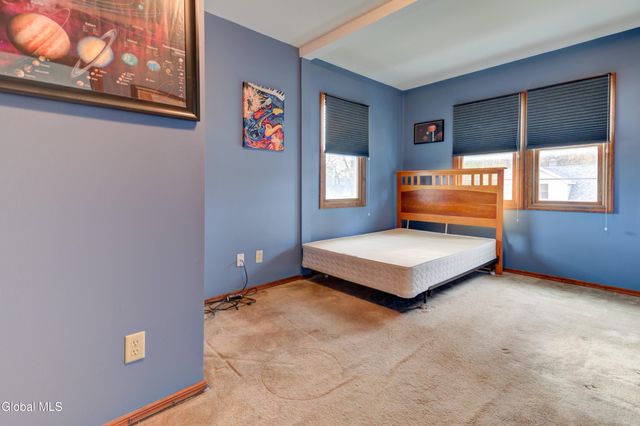 32 Wedgewood Avenue, Rotterdam, NY 12303