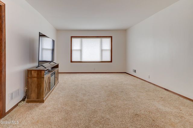 32 Wedgewood Avenue, Rotterdam, NY 12303