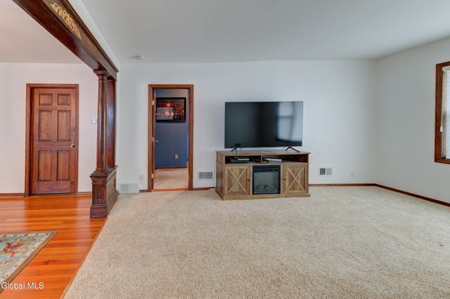 32 Wedgewood Avenue, Rotterdam, NY 12303