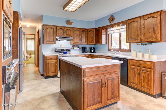 32 Wedgewood Avenue, Rotterdam, NY 12303