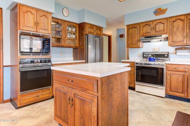 32 Wedgewood Avenue, Rotterdam, NY 12303