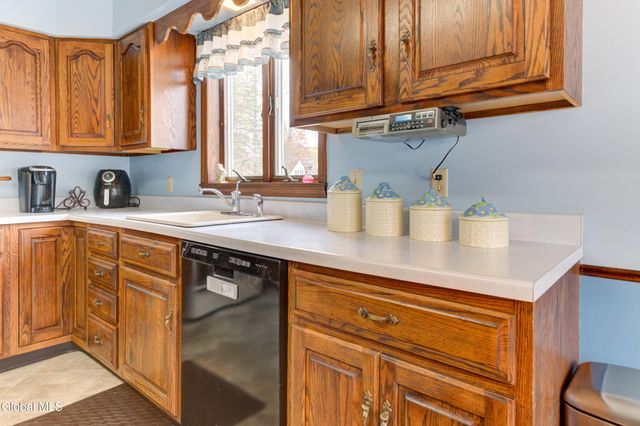 32 Wedgewood Avenue, Rotterdam, NY 12303